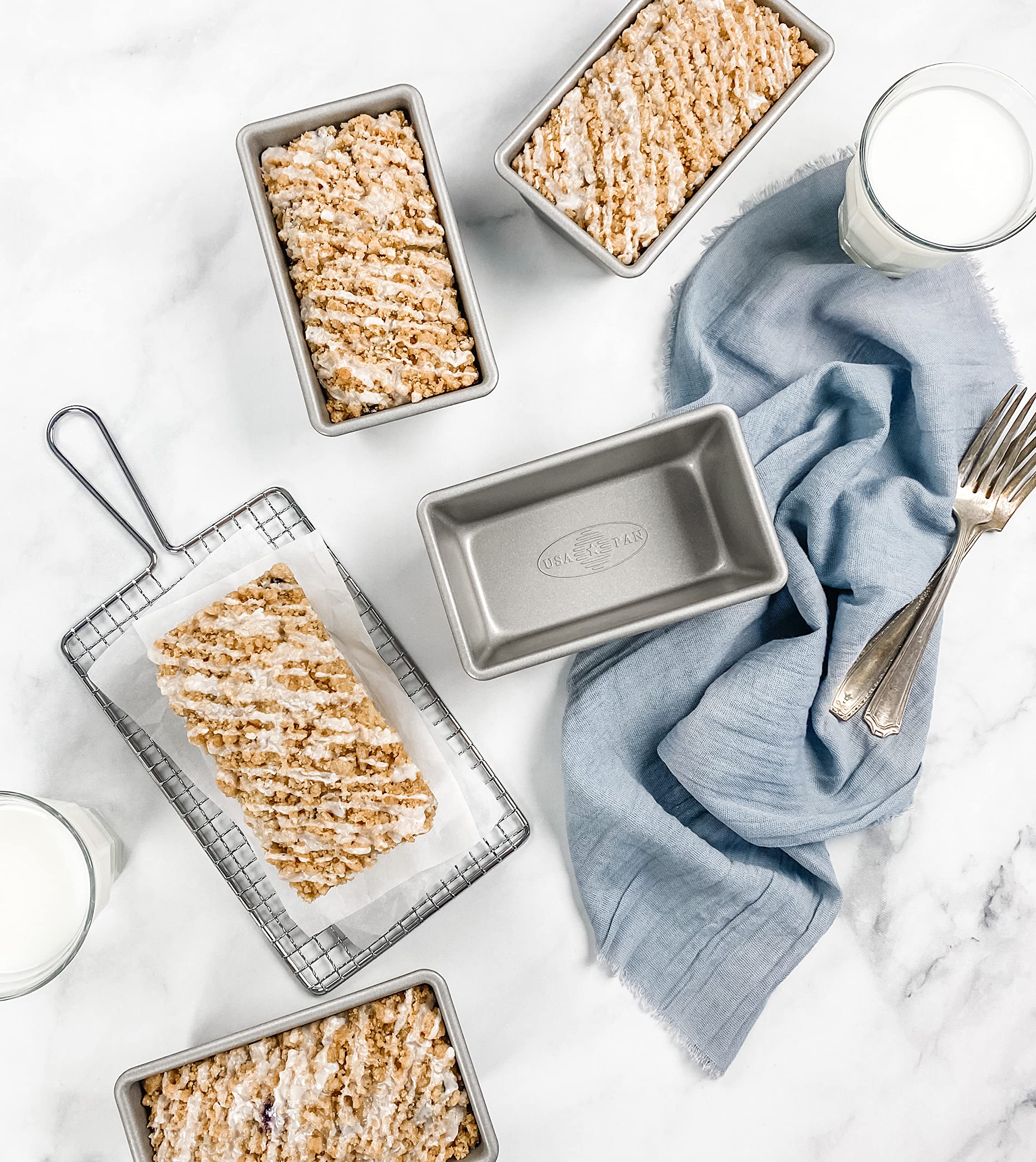 Nonstick silicone coating allows easy release and quick cleanup.