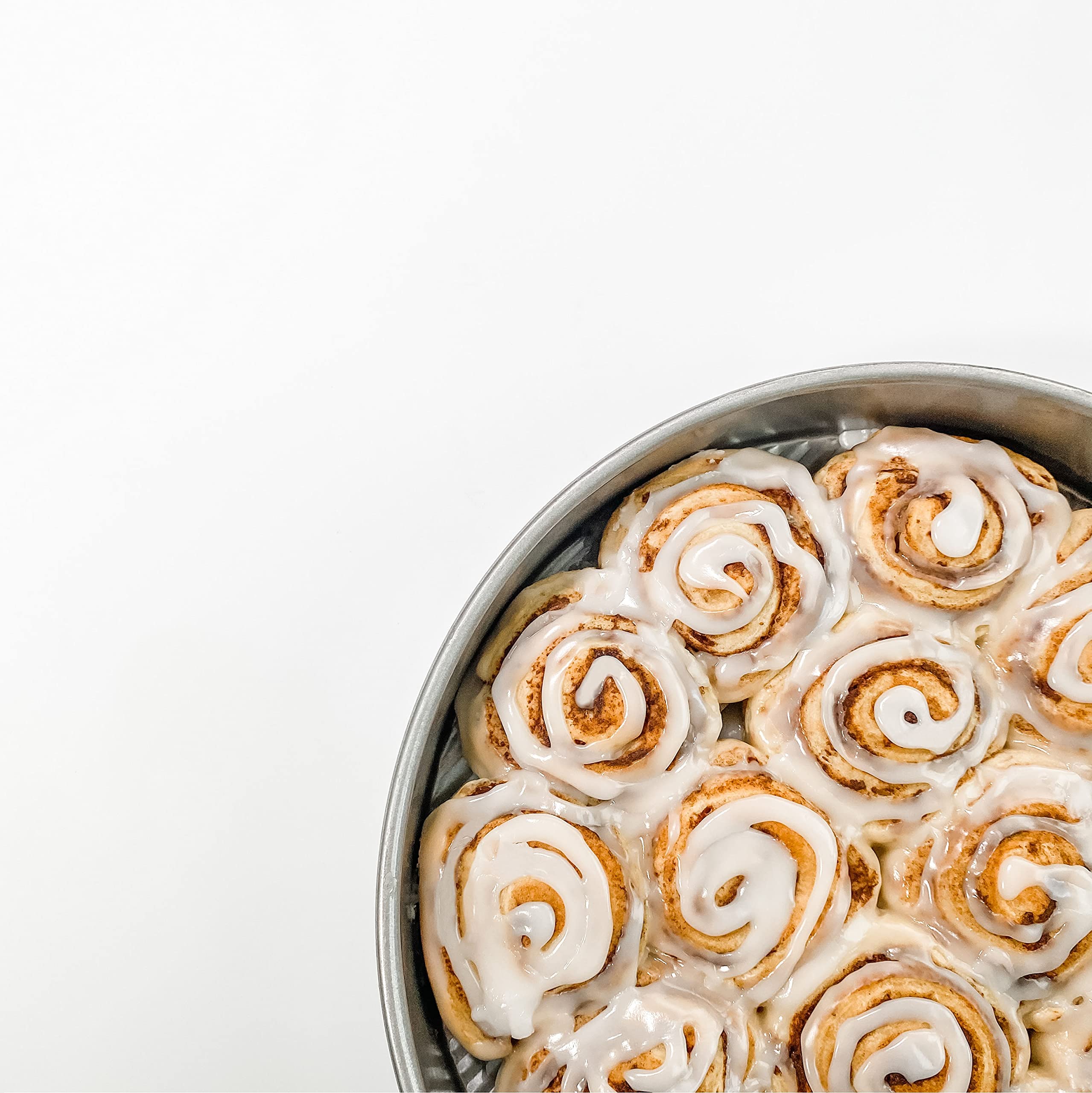 USA Pan quick-release bakeware helps home bakers release layers cleanly after baking.