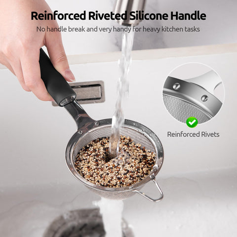 U-Taste small strainer for spices enables dust-free seasoning