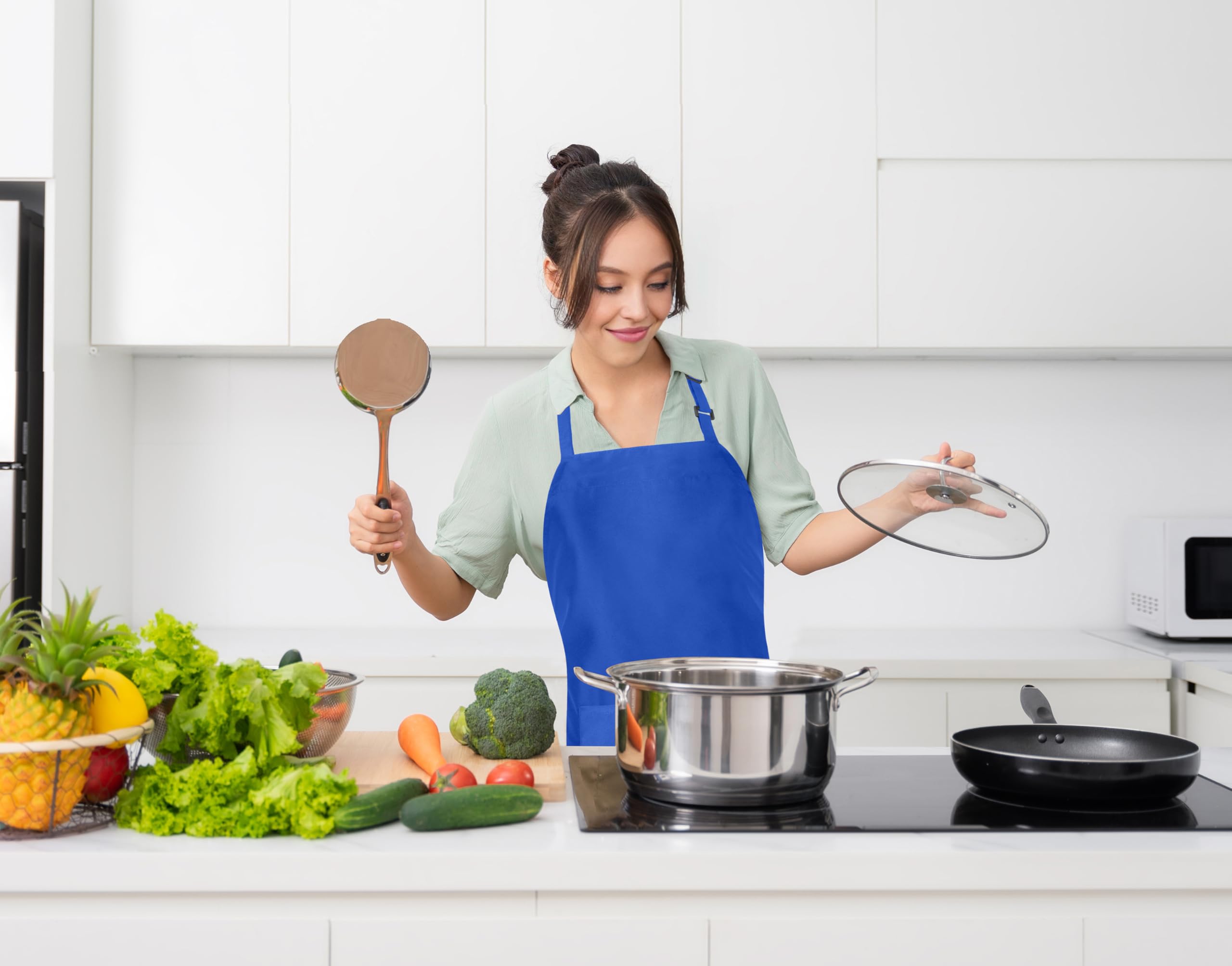 Utopia Kitchen easy-care, machine-washable aprons for simple maintenance.