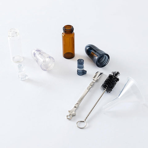 UXHLP spice kit includes funnel, spoons, and brushes for easy use