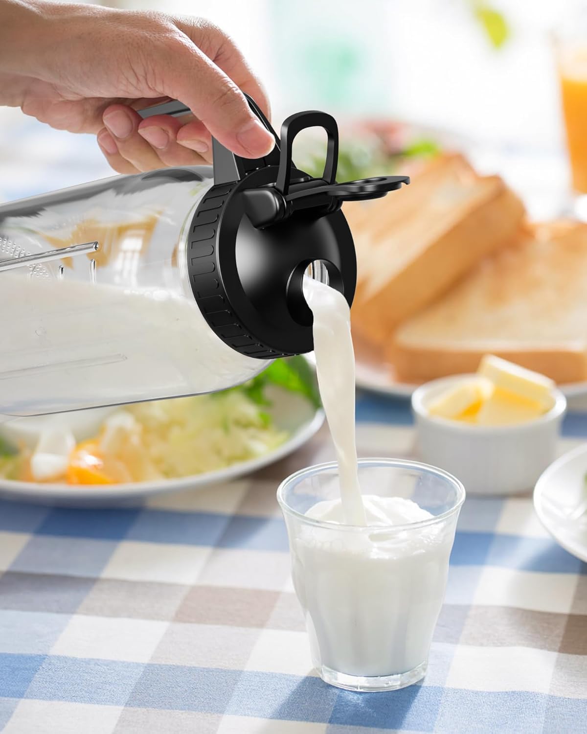 VA1KENE 2-quart mason jar suitable for hot and cold beverages.