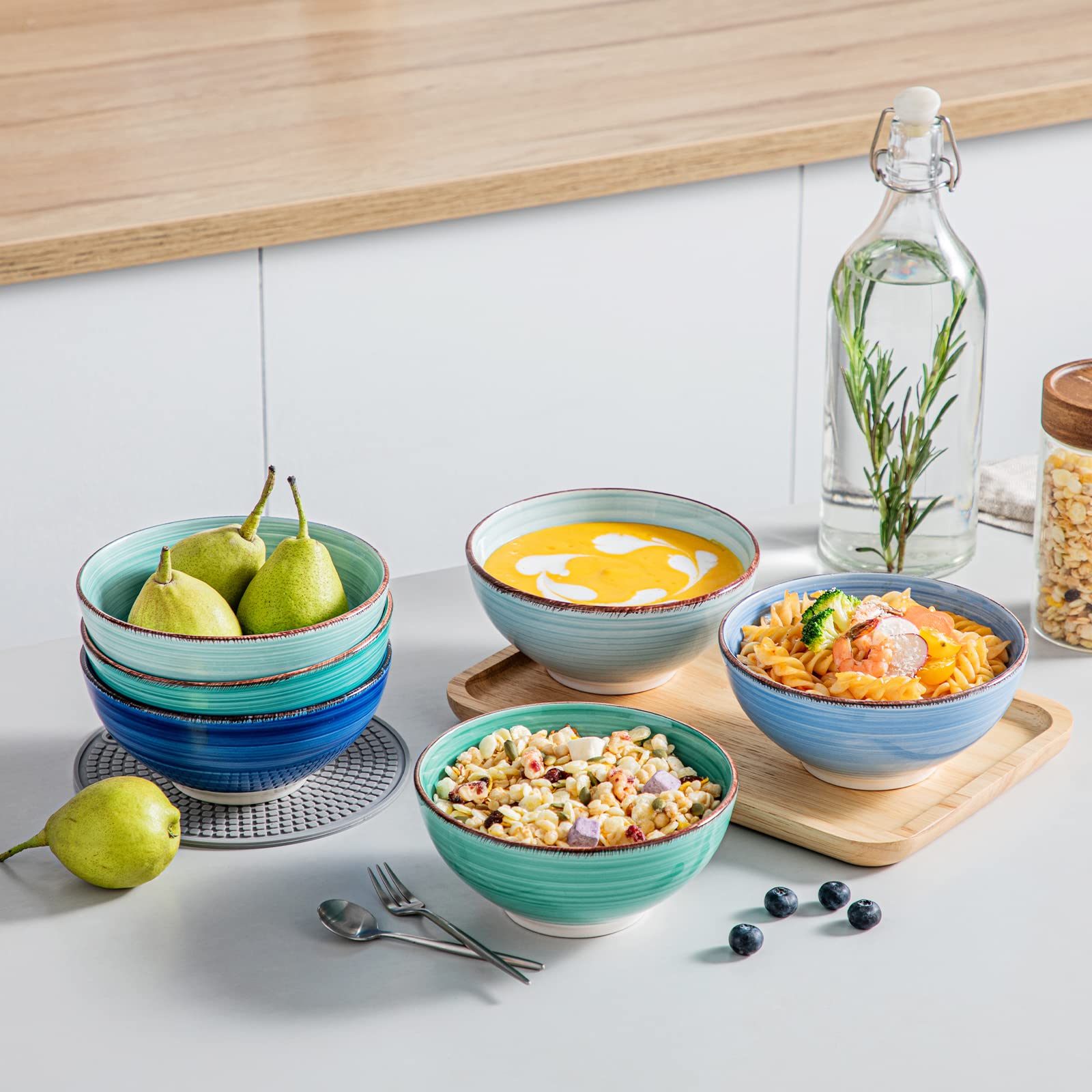 Vancasso Bonita bowls filled with cereals and fruit for serving