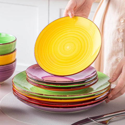 Vancasso Bonita spiral plate closeup emphasizes durable stoneware finish.