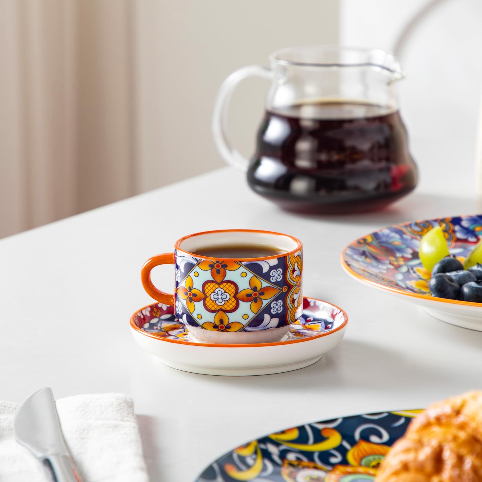 Vancasso dishwasher-safe cups offer easy cleaning after daily coffee moments.