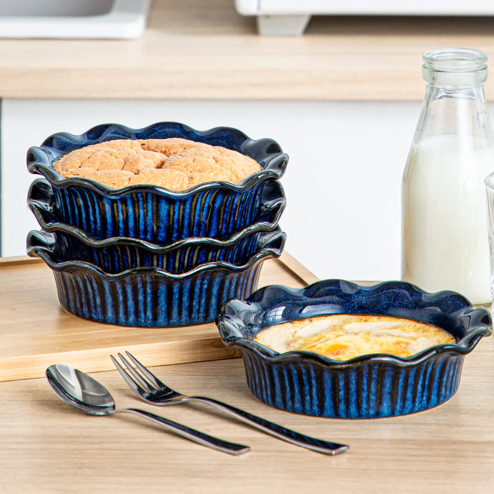 Gift-ready Vancasso pie pan set in blue for thoughtful gifting.