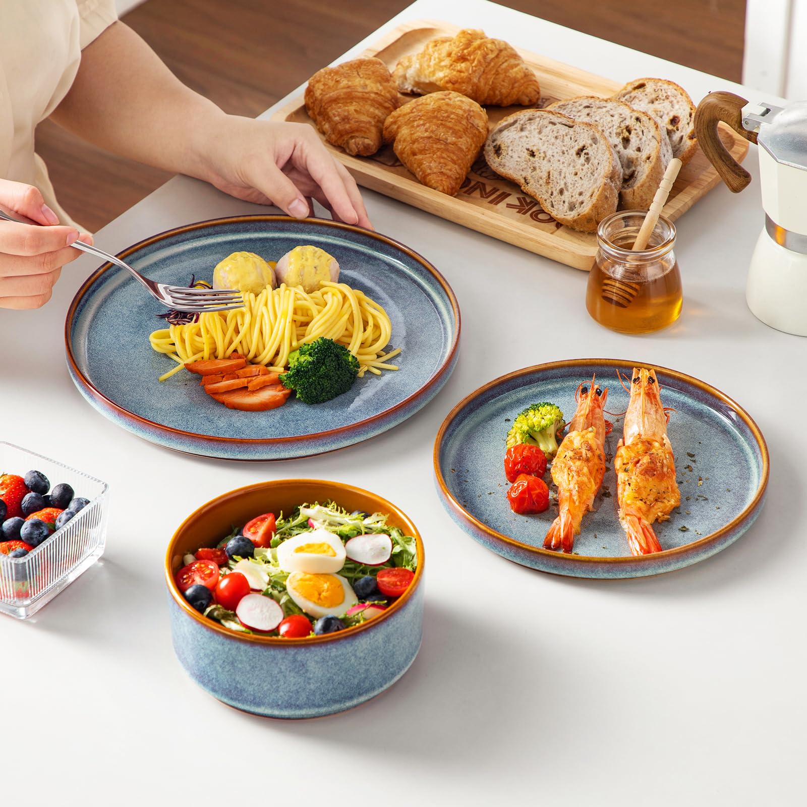 Vancasso Onion caramel interior glaze enhances plate color contrast.