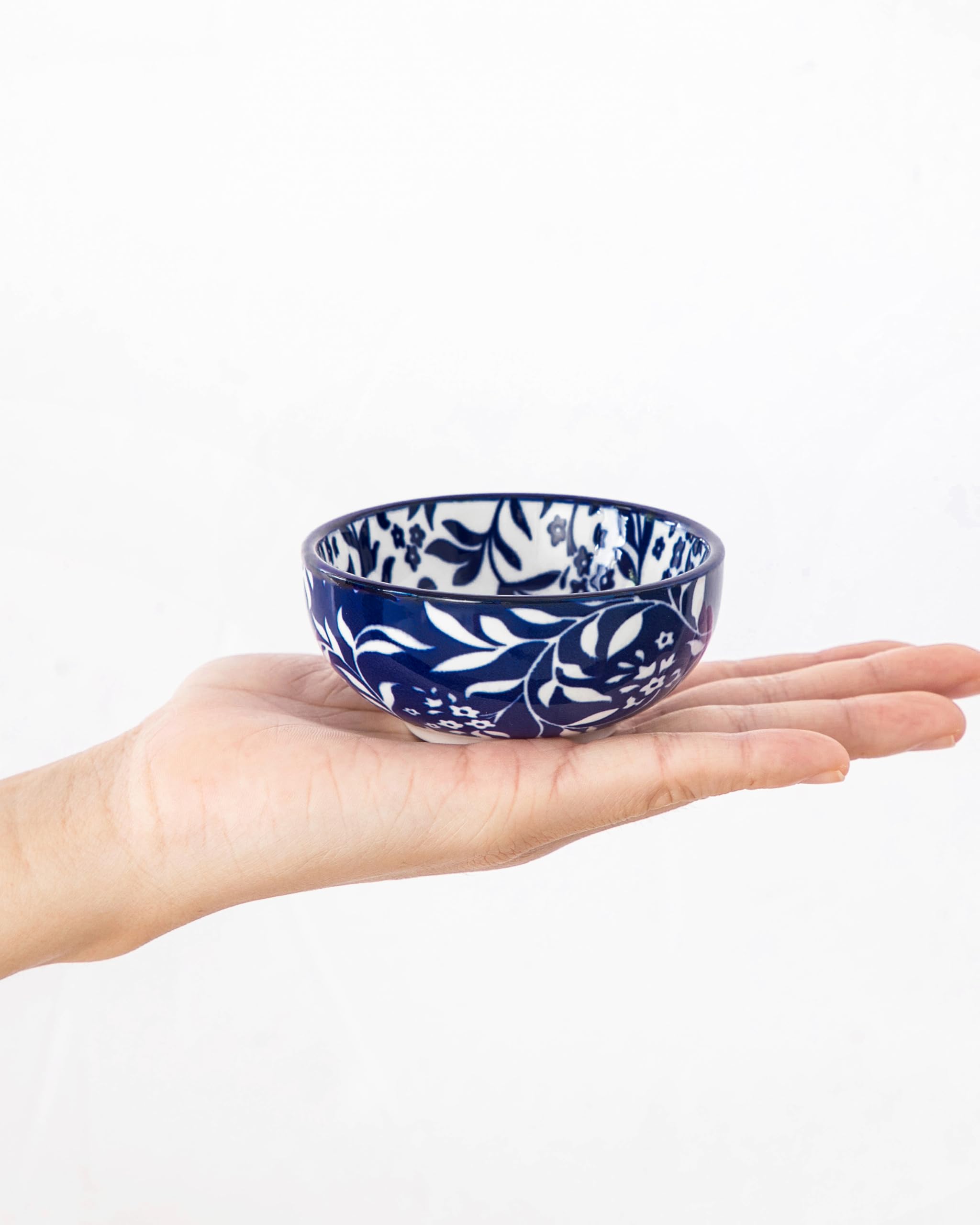 Vancasso SELENE dipping bowls with sushi and condiments on a serving tray