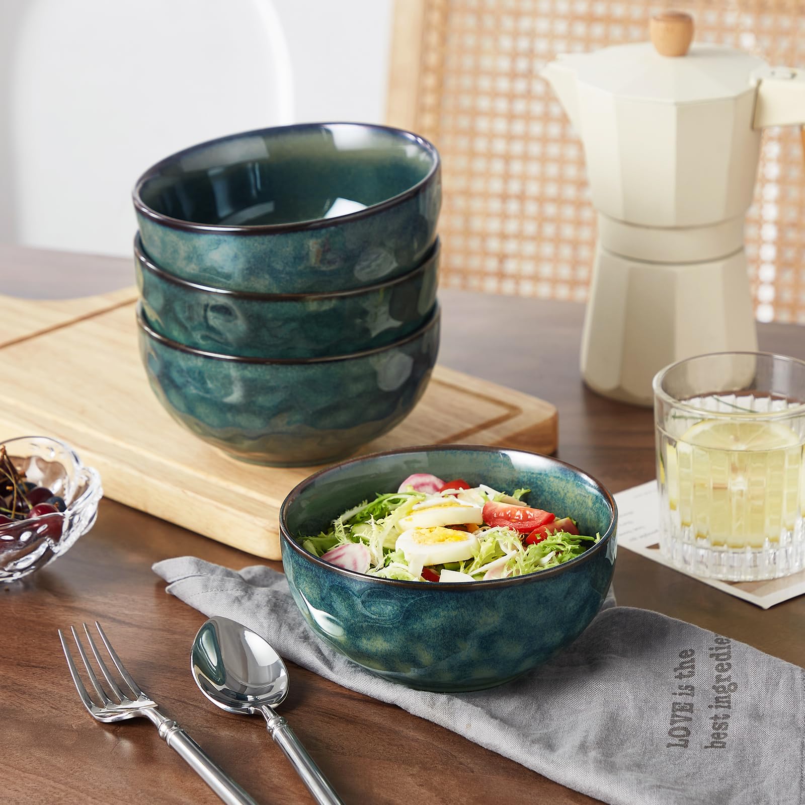 Dishwasher-safe Starry glaze simplifies cleaning after meals