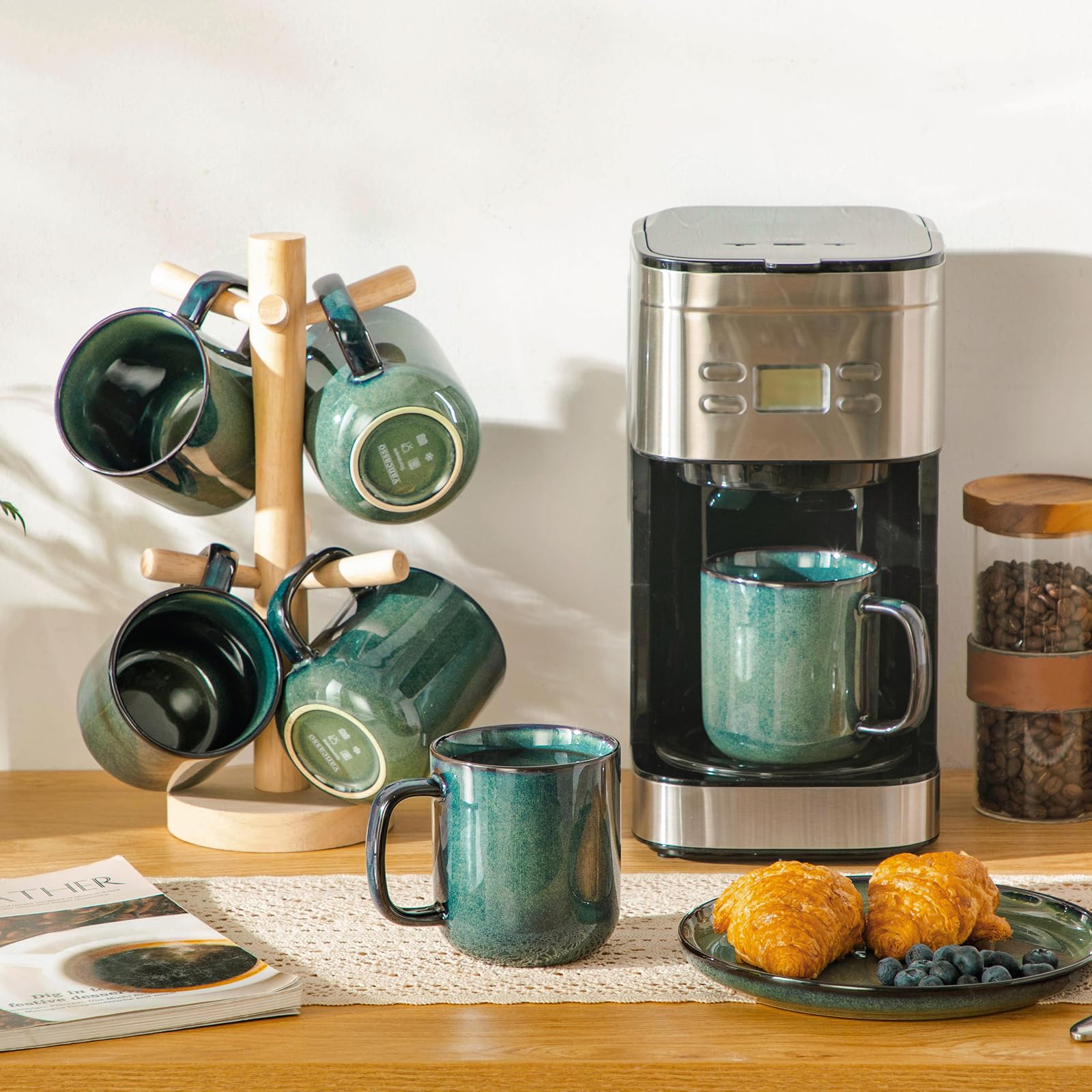 Vancasso Starry mug keeps beverages warm during breakfast or work.