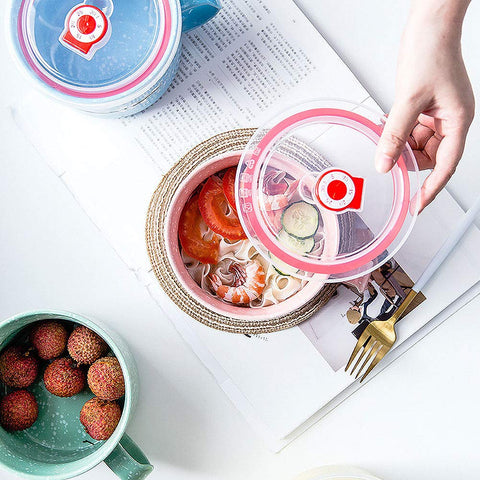 VanEnjoy bowl with snowflake motif for festive dining.
