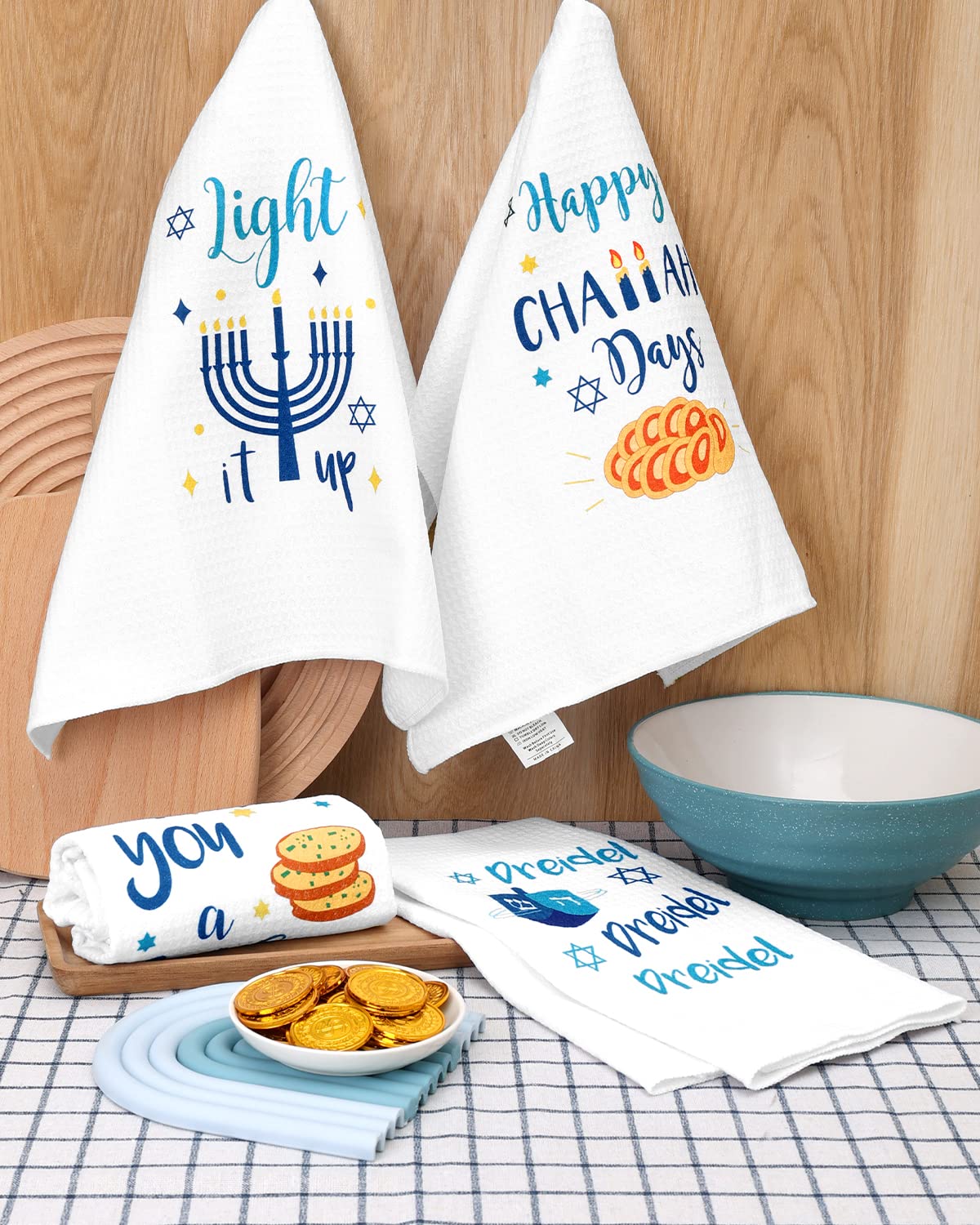 Gift-ready Vansolinne towels set with seasonal packaging for holidays or housewarmings.