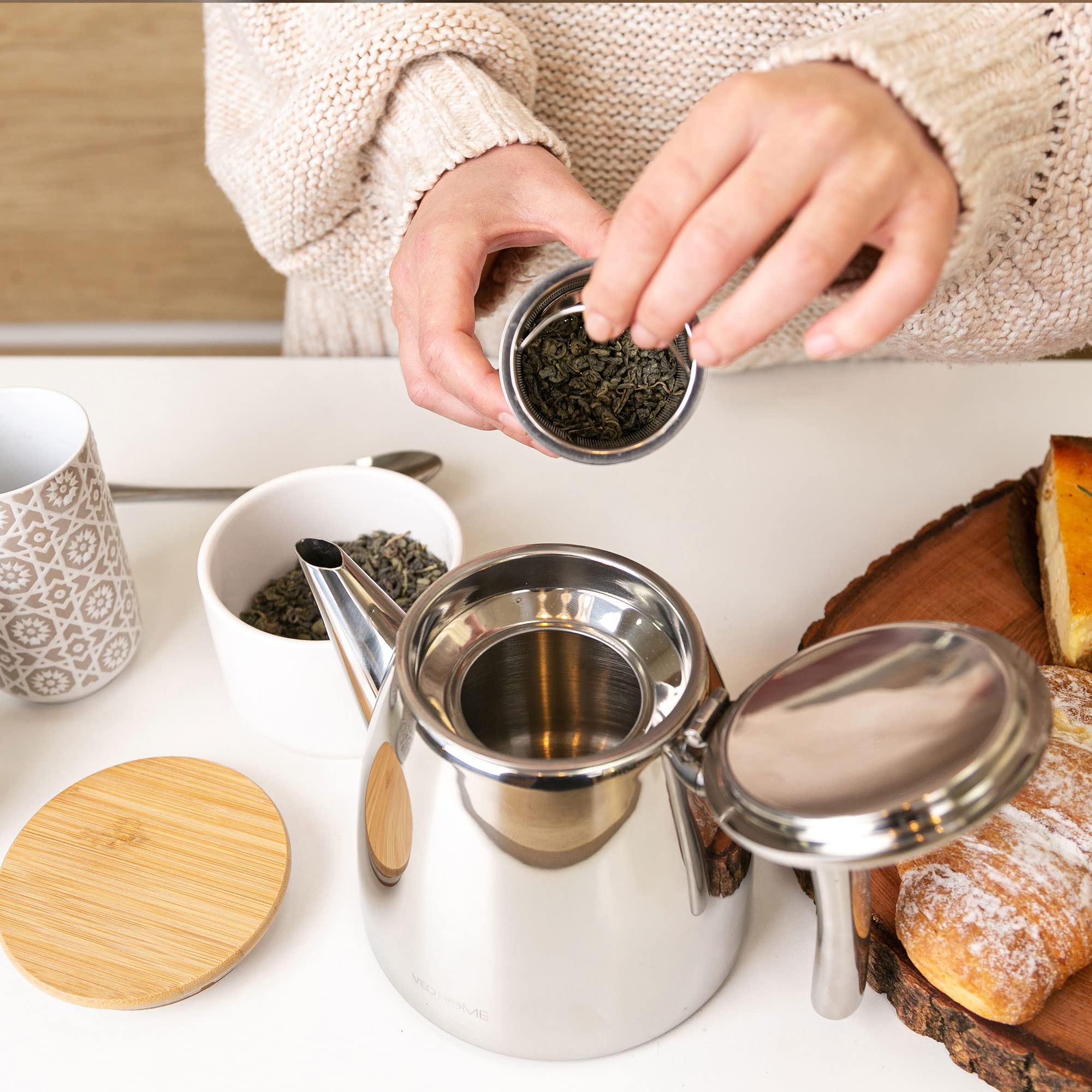 Gift-ready VeoHome tea pot ideal for birthdays or holidays.