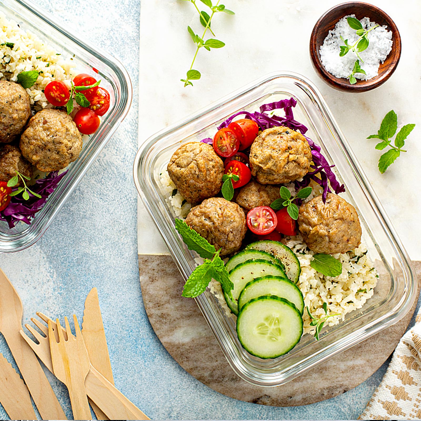 VERONES dishwasher-safe glass container simplifying cleaning after meals.
