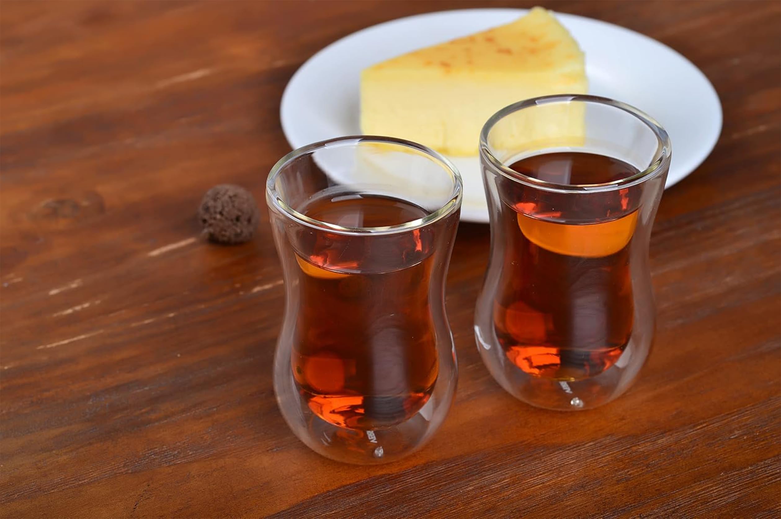 Verre Collection gift-ready packaging enhances presentable host setup.