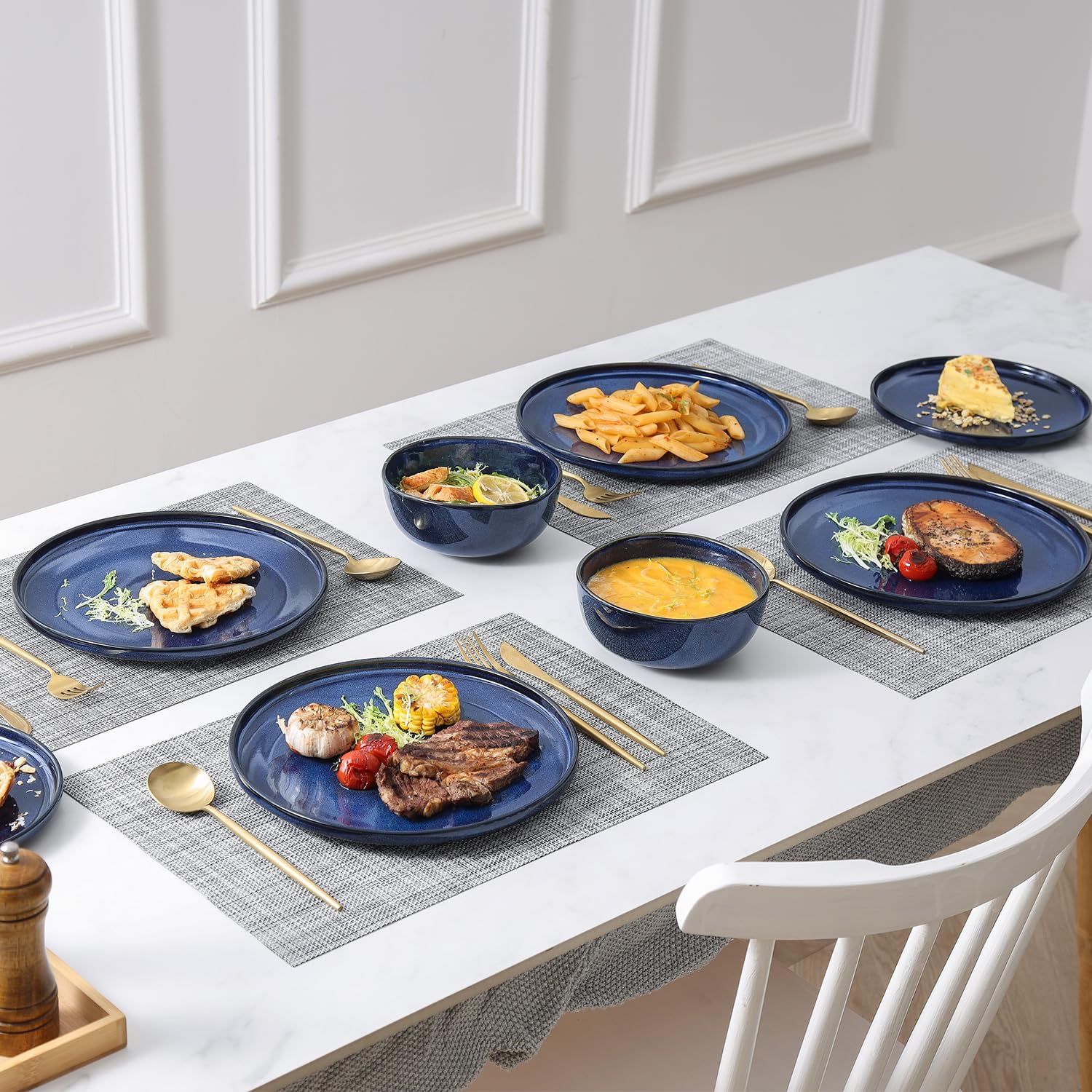 Close-up of glossy blue finish on VICRAYS dinnerware