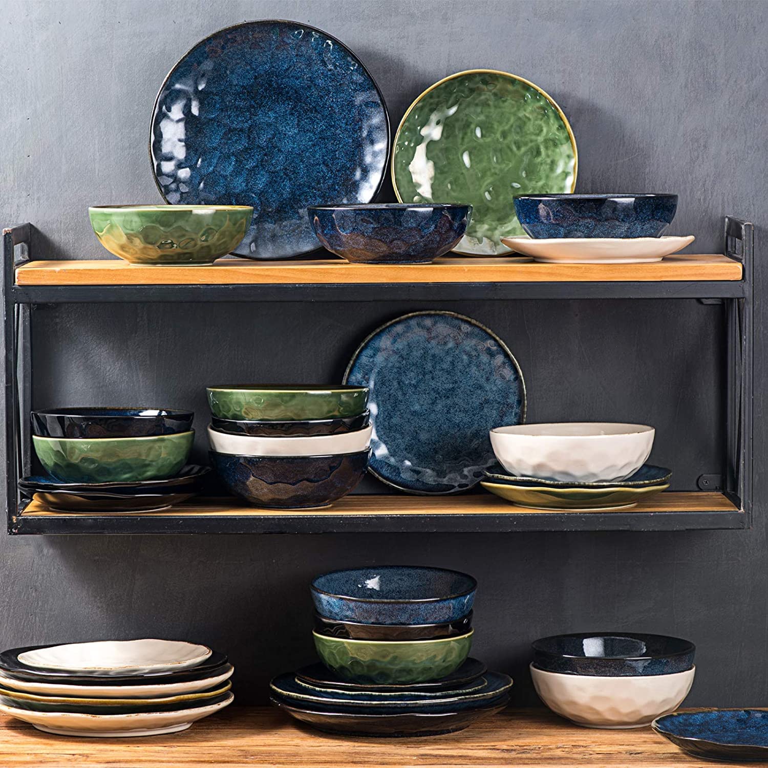 VICRAYS dishwasher-safe porcelain plate, easy cleaning after meals.