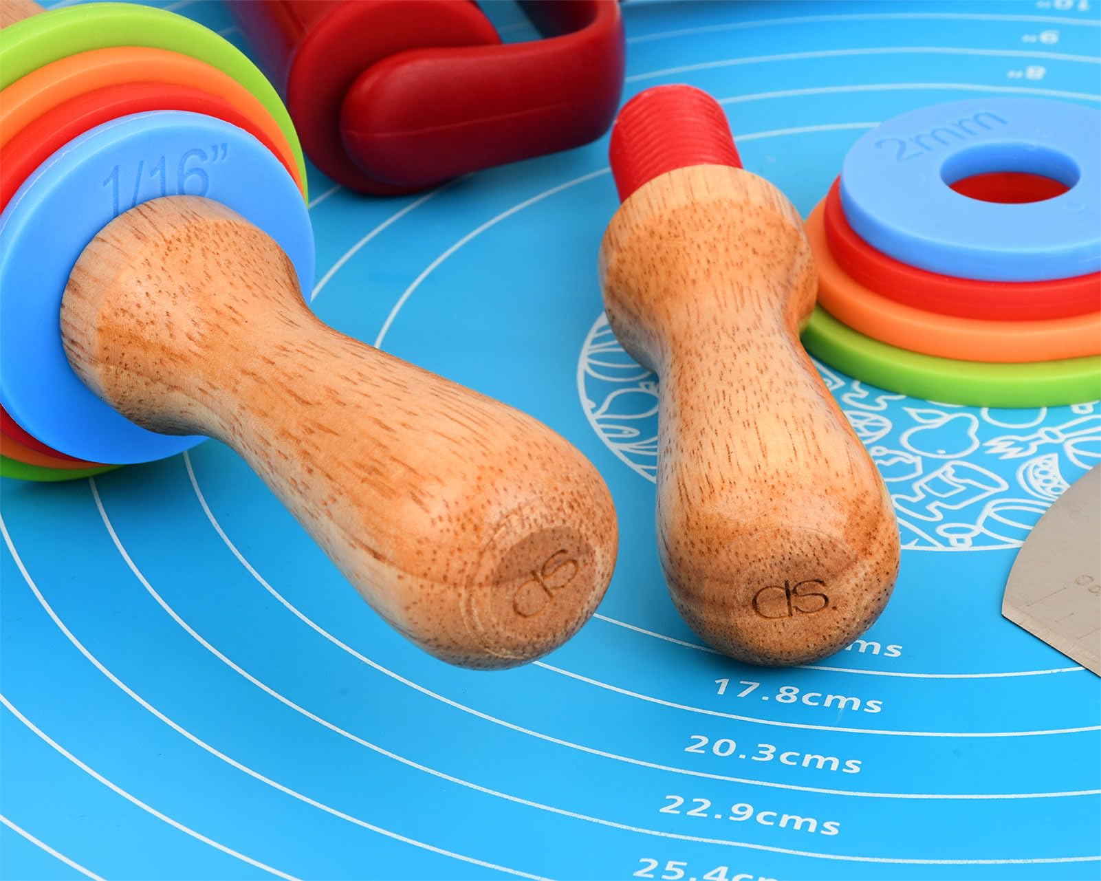 Victhur rolling pin ideal for pastries, dough, pizza, and fondant projects.
