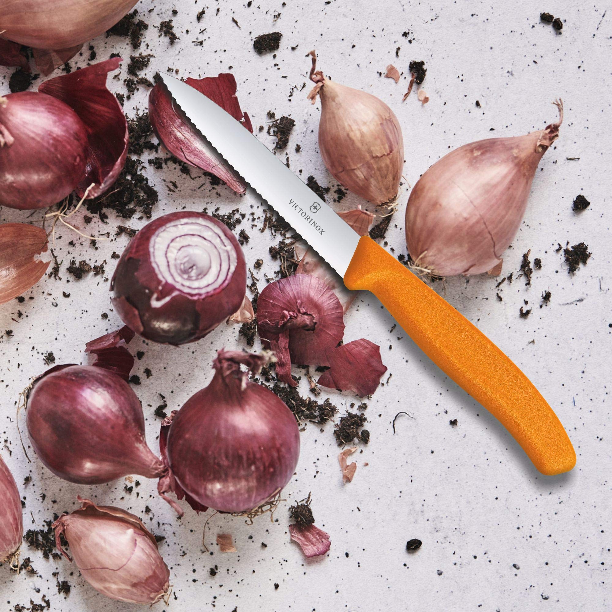 Easy to clean Swiss-made blade ensures lasting sharpness and hygiene