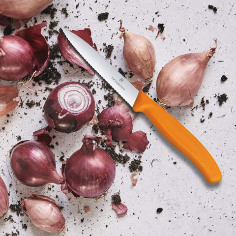 Easy to clean Swiss-made blade ensures lasting sharpness and hygiene