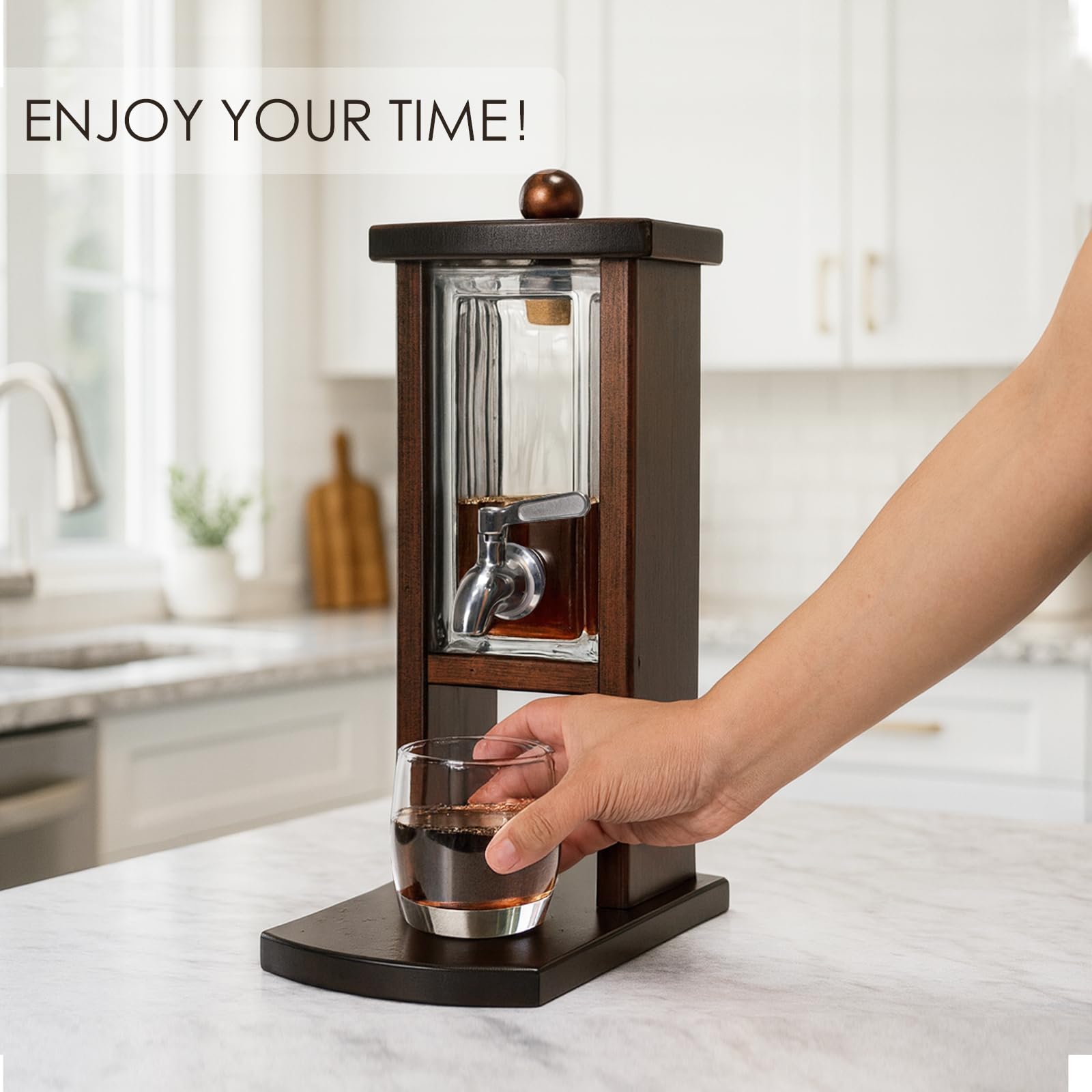 Vida Brillante centerpiece decor elevates home bars with functional style.