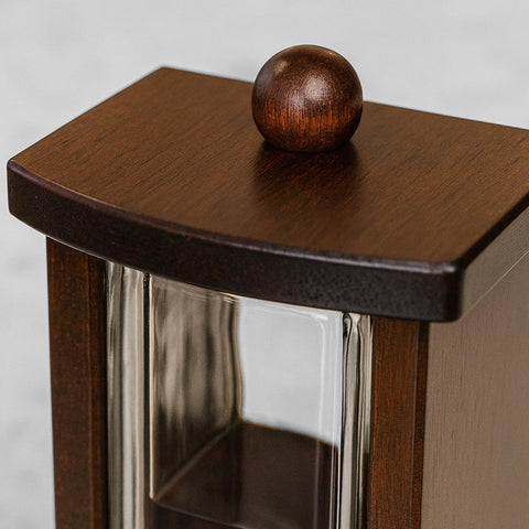 Vida Brillante easy-clean design simplifies maintenance after gatherings.