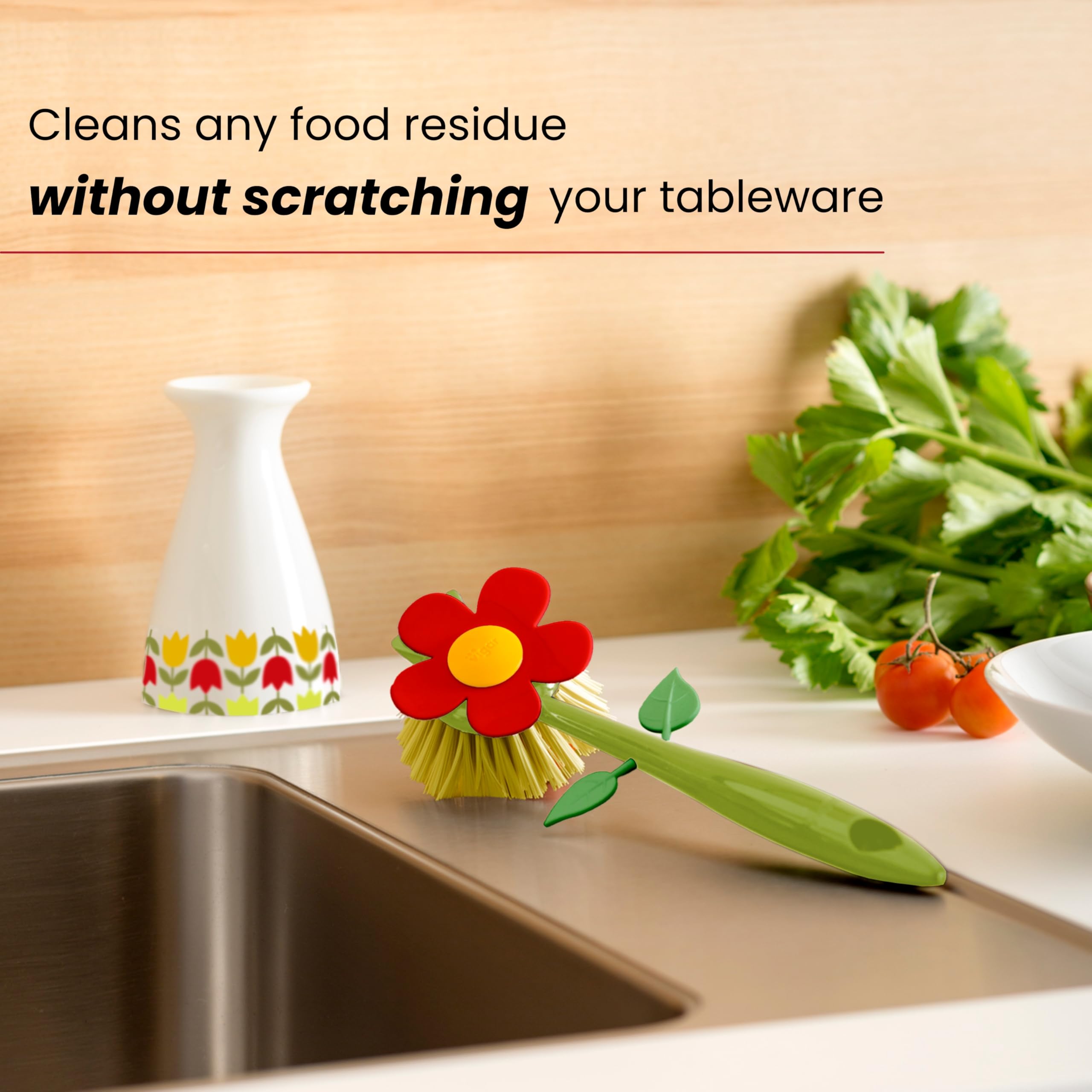 Vigar Flower Power dish brush with nylon bristles tackling grease without scratching surfaces