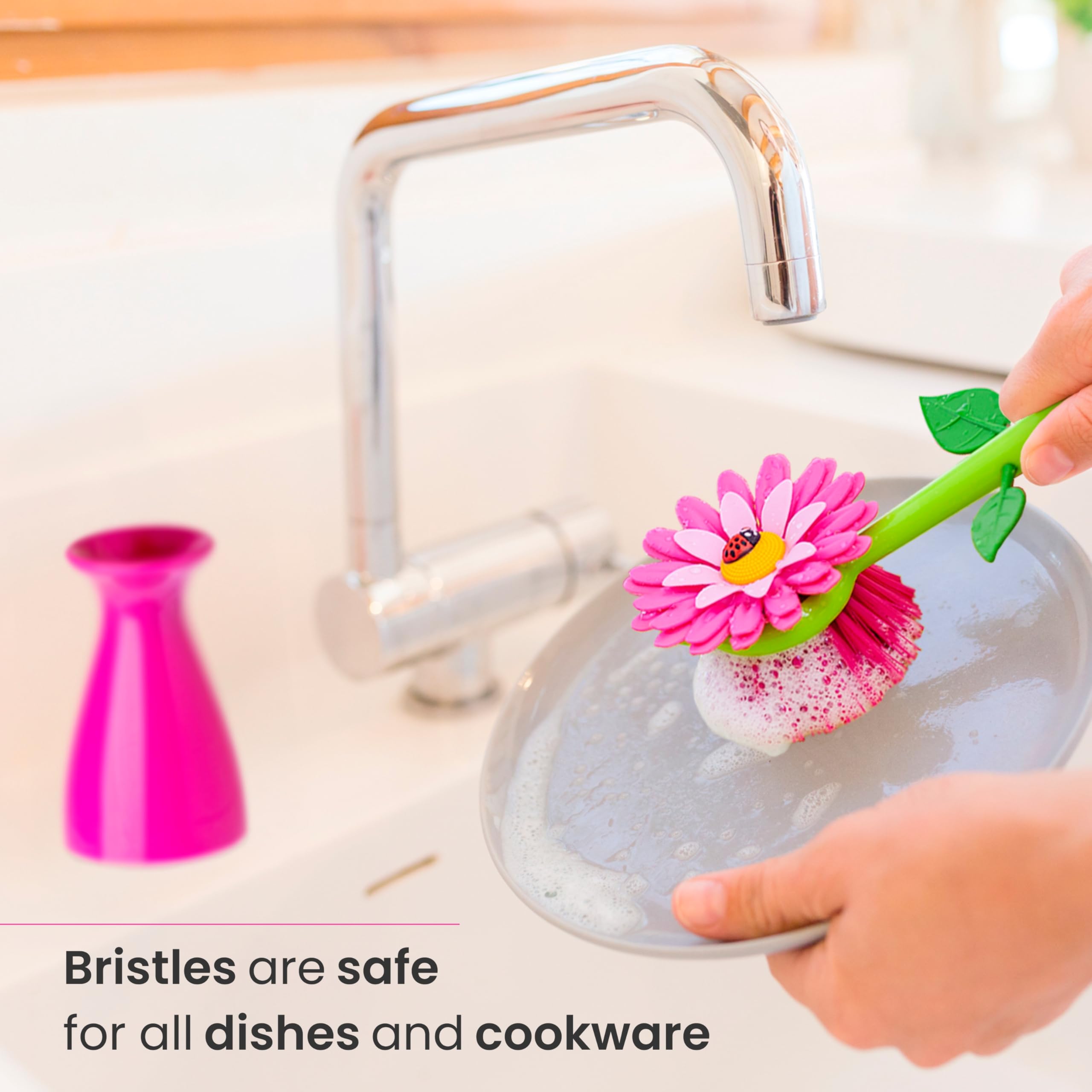 Vigar Flower Power dish brush with pink color for easy cleaning.