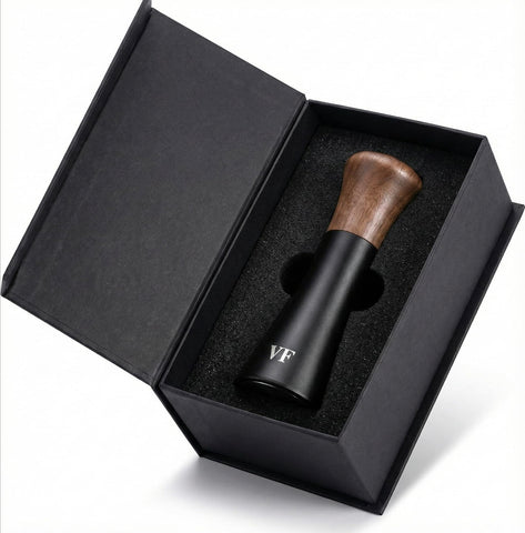 VIN FRESCO WDT with walnut handle for precise puck distribution and comfortable grip.