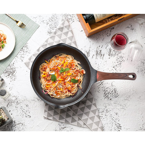 Vinchef ergonomic bakelite handle with thermo-sensor promotes safe handling