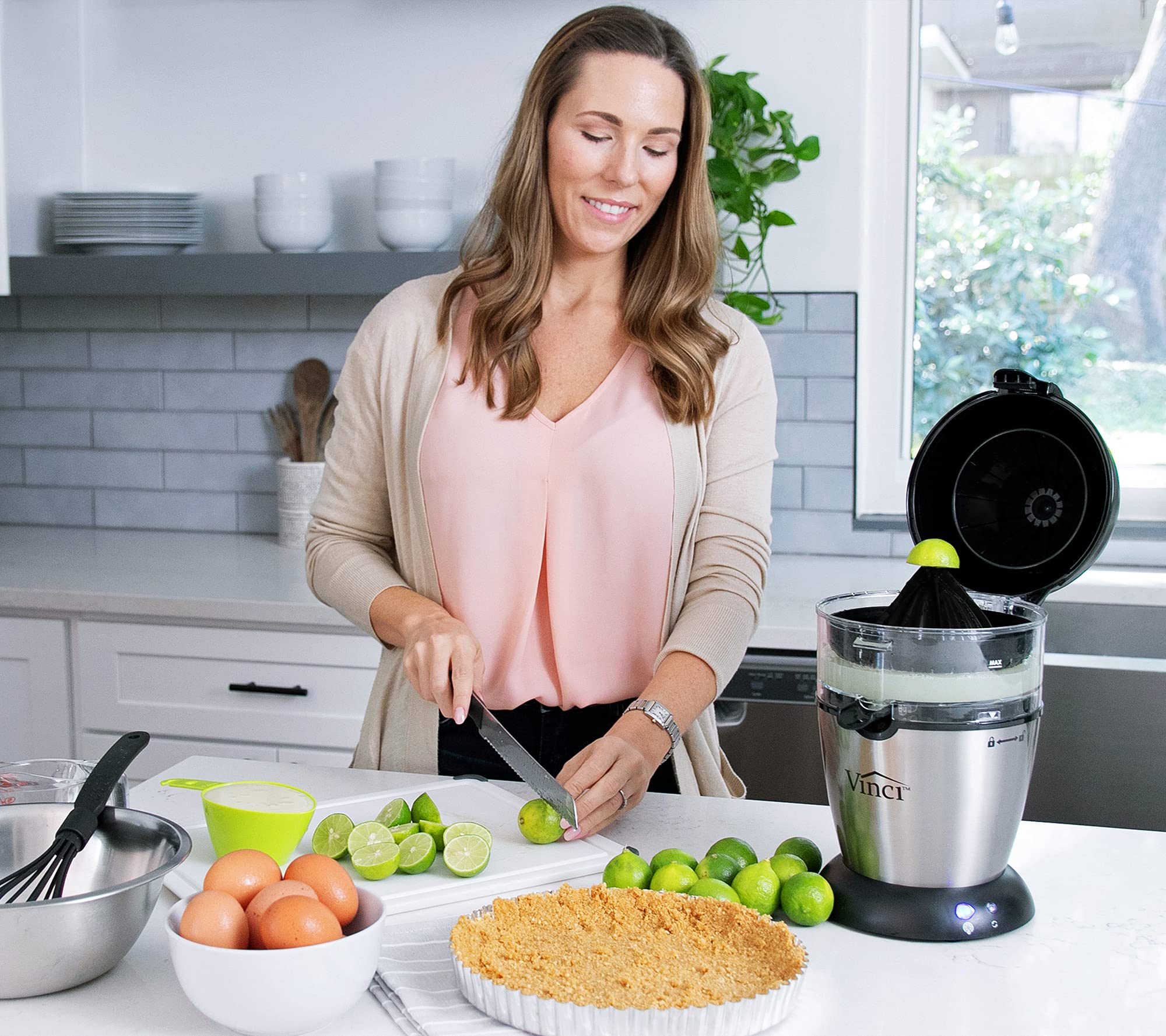 VINCI compact black stainless-steel design fits modern kitchens.