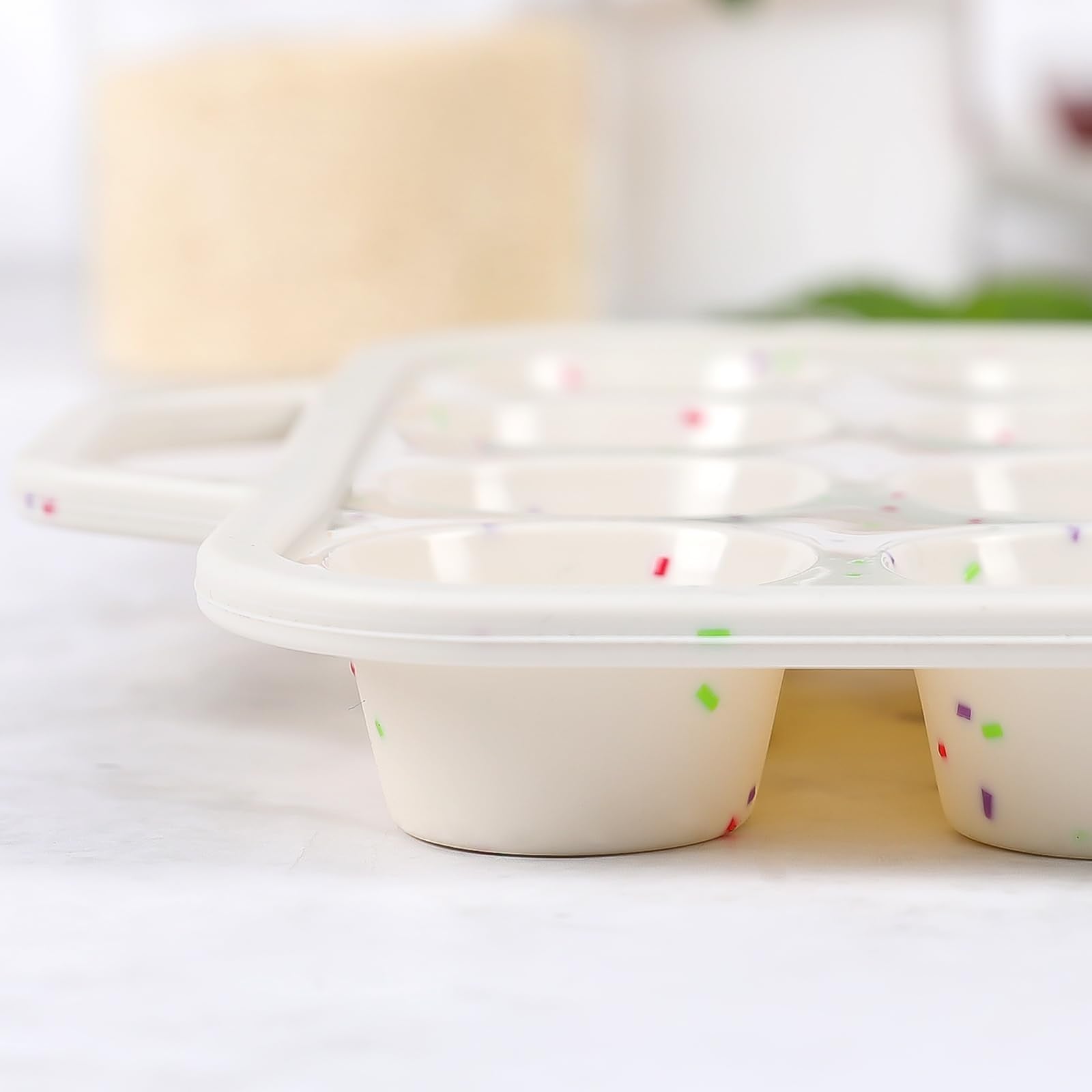 Vinino BPA-free silicone material ensures safe, flexible baking