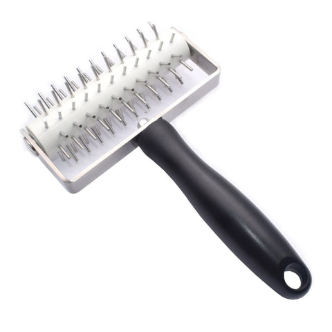 VINMEN AMPSEVEN dough docker roller with stainless steel spikes for even crusts.