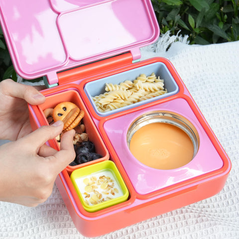 Viotiin kids snack dip container helps packing fruits and dips.