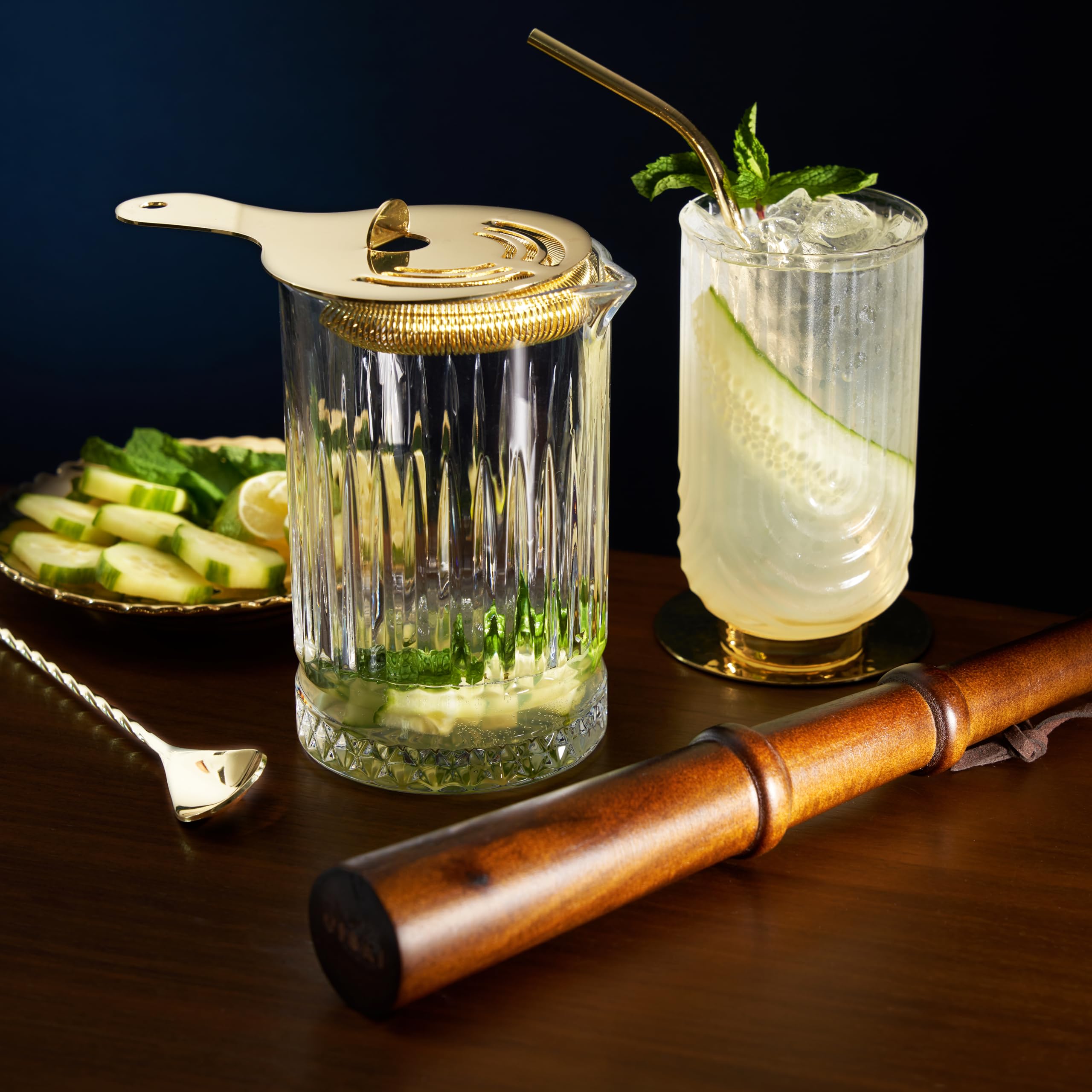 Viski crystal mixing glass elevates entertaining with a visually engaging presentation.