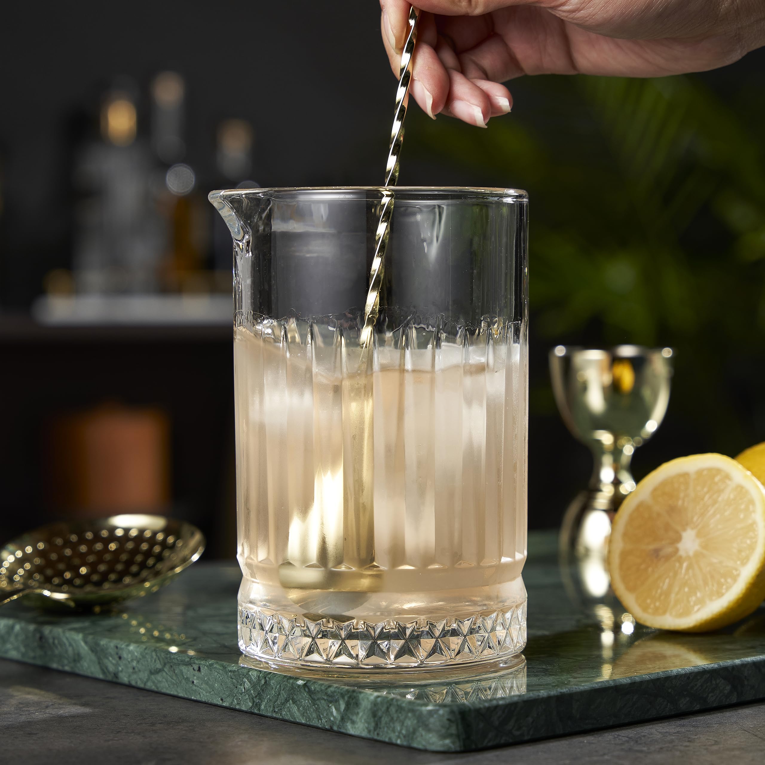 Viski crystal mixing glass shows ingredients clearly during preparation for a polished look.