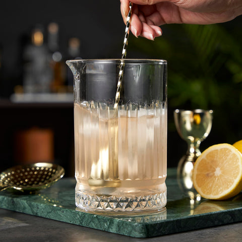 Viski crystal mixing glass shows ingredients clearly during preparation for a polished look.