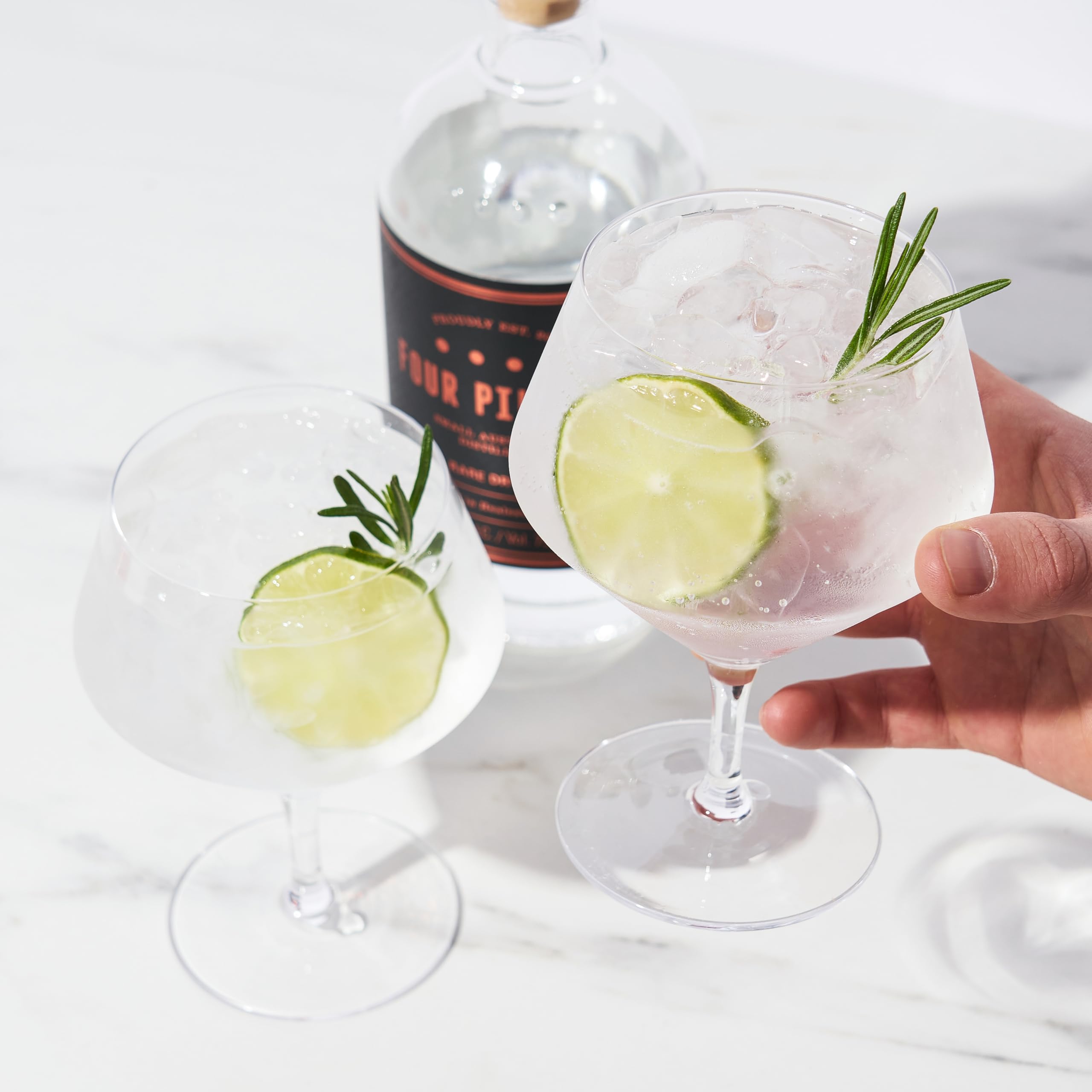 Viski Raye glass close-up reveals lead-free crystal brilliance for clear presentation.