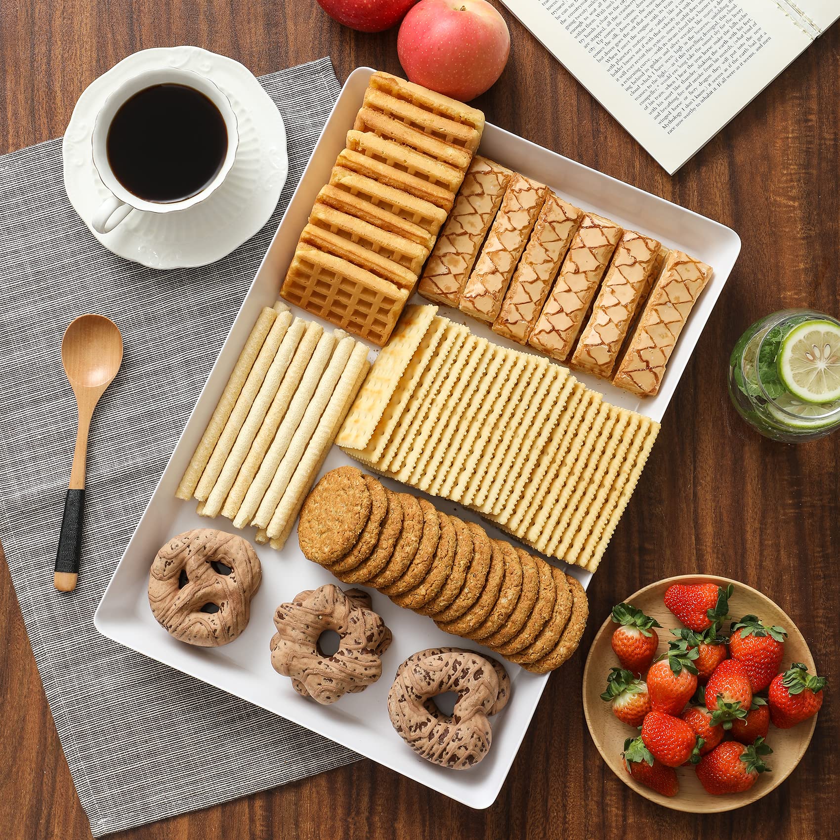 VITEVER outdoor-friendly trays simplify serving at picnics or barbecues.
