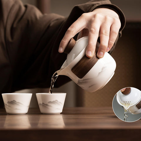 VJK eagle-mouth gaiwan focus, precise filtration during pouring.