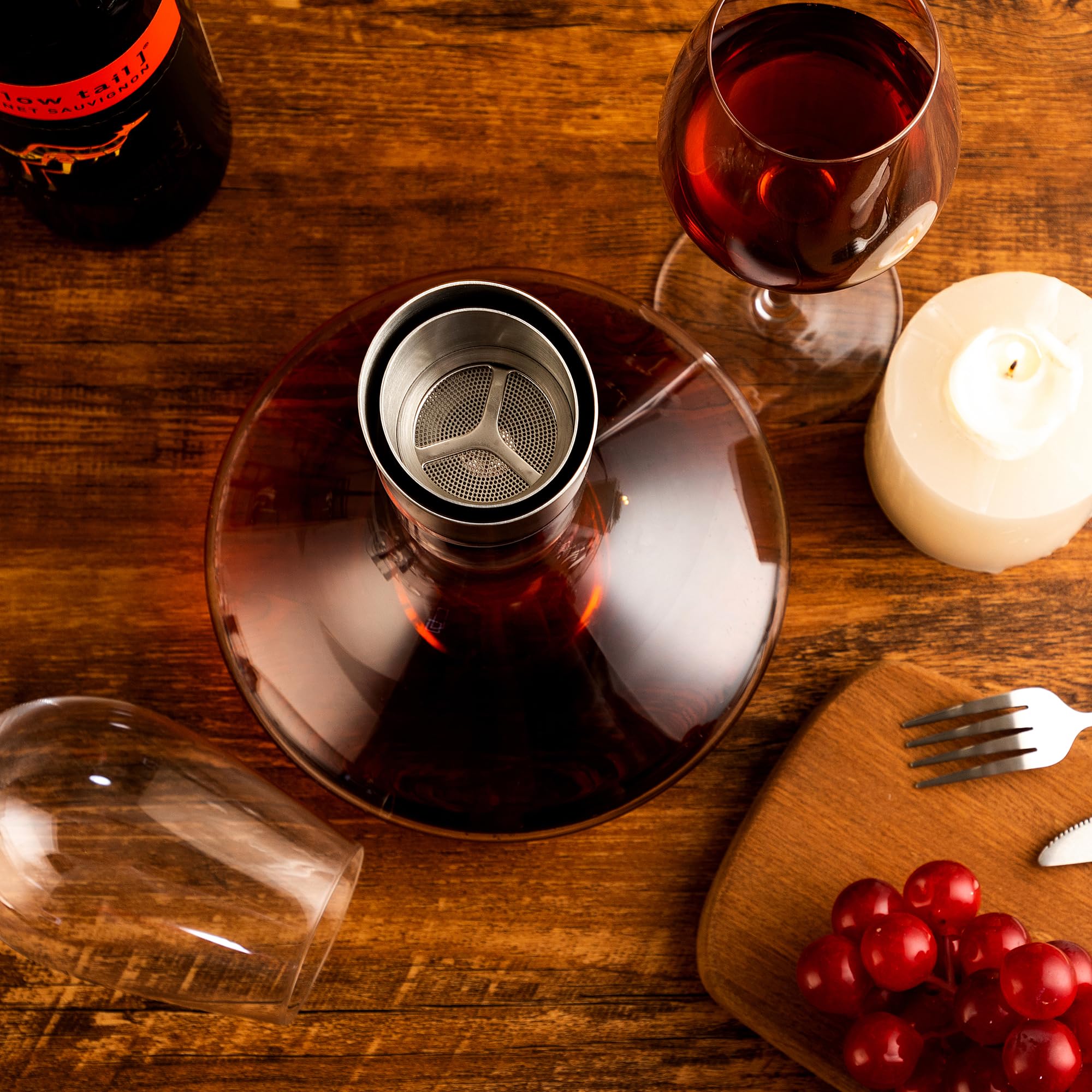 VnoPerito gift-packaged decanter on display, ideal for celebrations.
