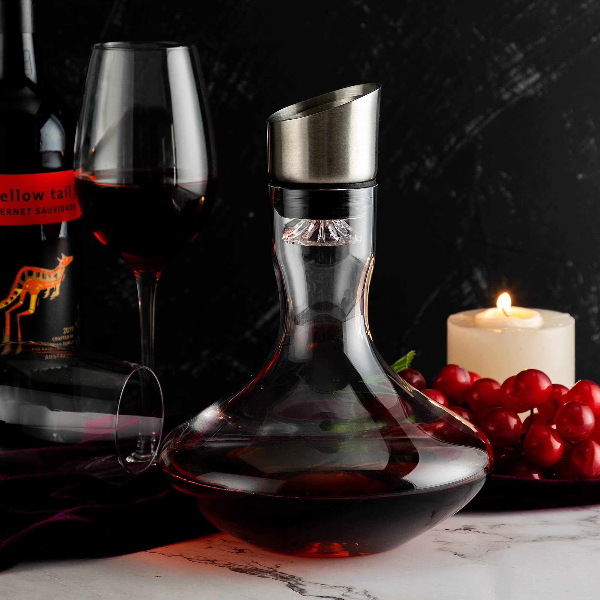 VnoPerito decanter with stainless steel pourer lid for clean pouring.