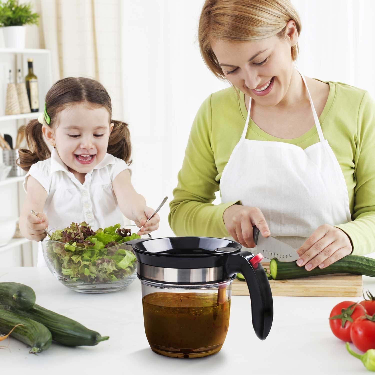 VONDIOR fat separator with measurements helps portion control in sauces and soups.