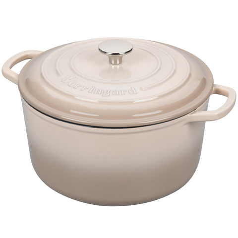 Serving-ready Vorringard latte Dutch oven on table with lid for presentation