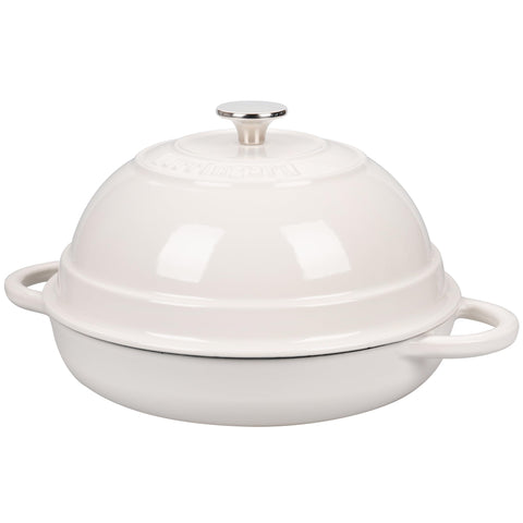 VORRINGARD Dutch oven roasting chicken with even heat and enamel surface.