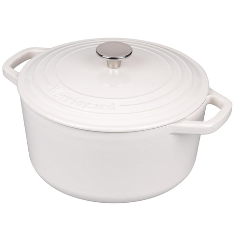 VORRINGARD table-ready presentation of the Dutch oven in a meal setting