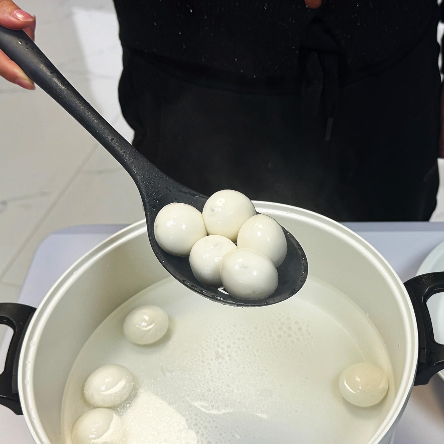 Vovoly dishwasher-safe design simplifies cleaning after family meals.