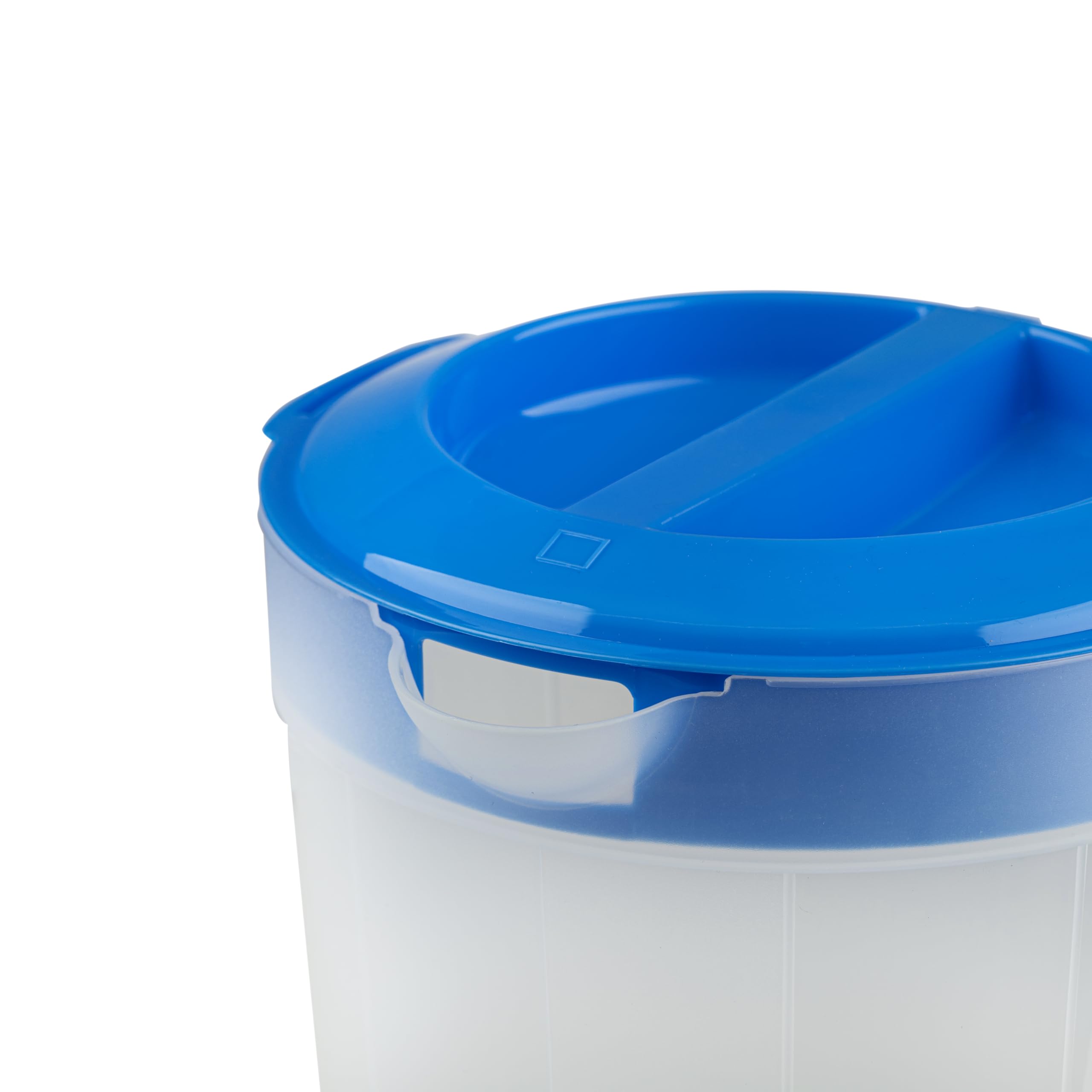 Close-up of VOXRO twist lid showing secure pour and leak prevention.