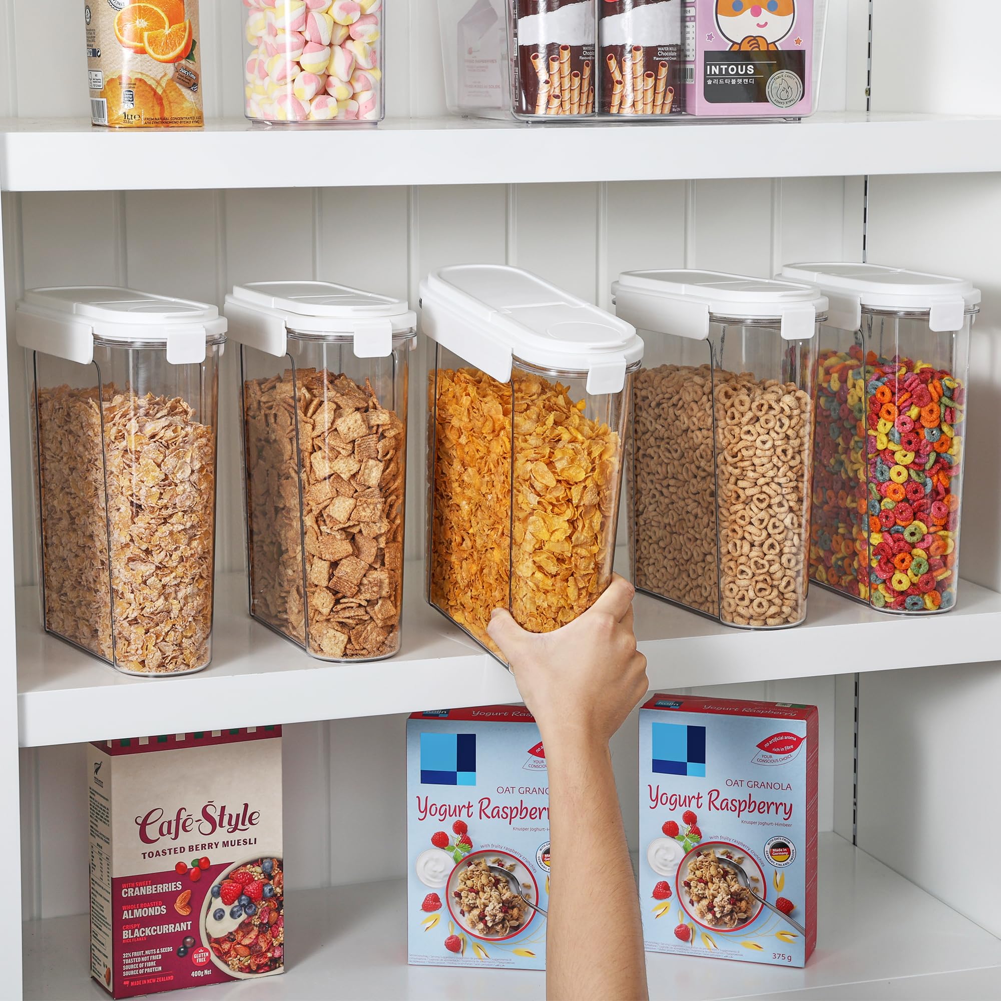Vtopmart slim, stackable body fits neatly in shelves.