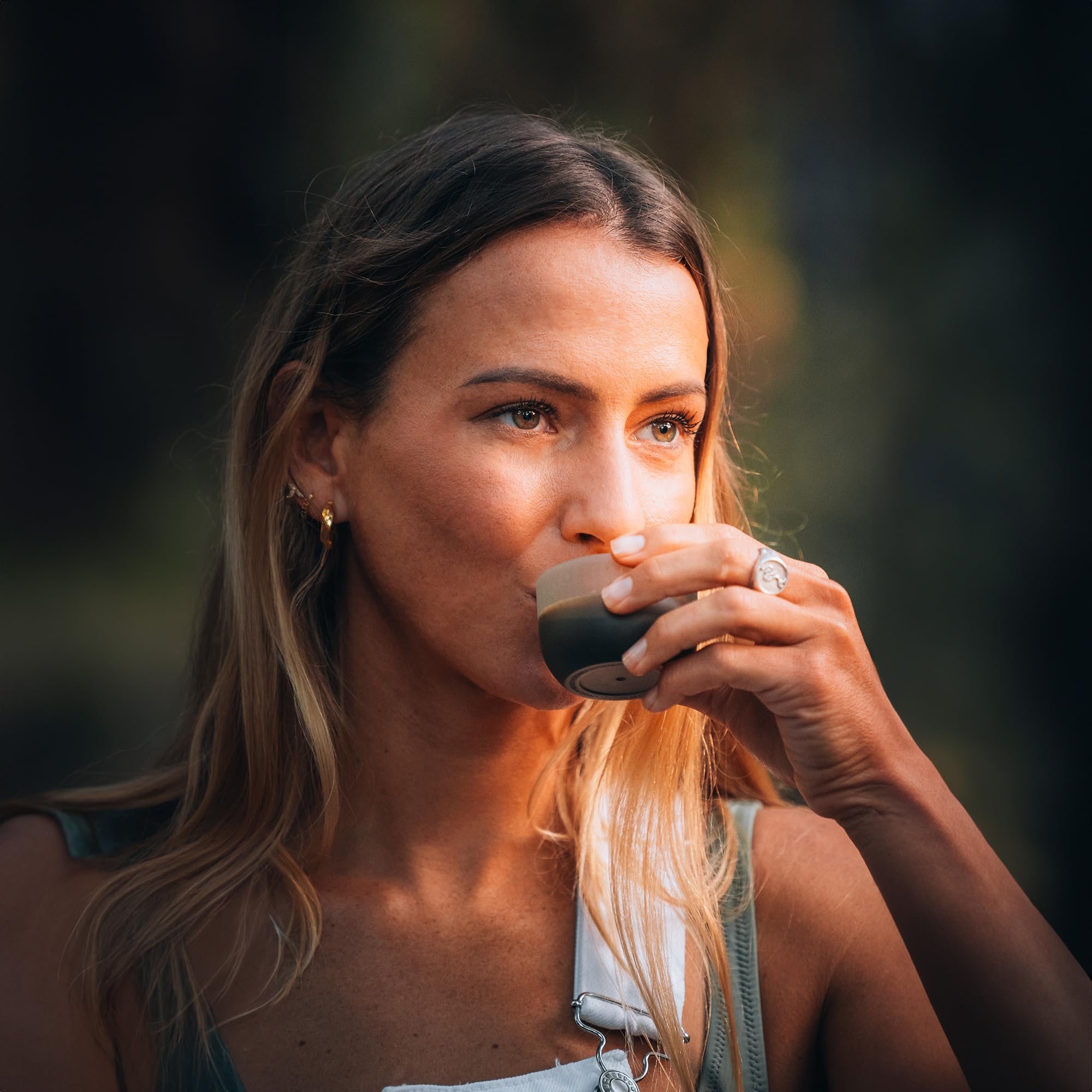 WACACO Minipresso GR2 cool-touch double-wall design for safe, comfortable handling.